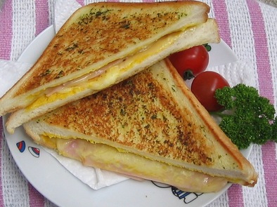 デラックス☆グリルドチーズサンドイッチの写真