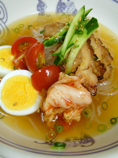 スープの美味しい糸こんにゃく冷麺の写真