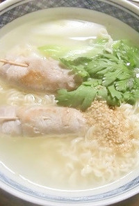 50年後のラーメン？ナッツ麺は塩ラーメン