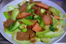 こんにゃくとチンゲン菜の炒めもの