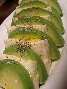 簡単おつまみ☆アボカ豆腐