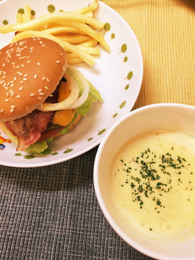 手作りパテのハンバーガー