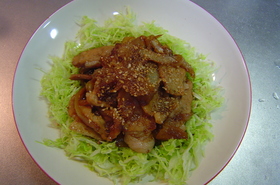 豚のしょうが焼きキャベツ載せ