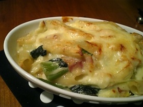 ほうれん草とベーコンのペンネグラタン