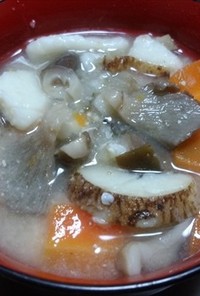 ヒラタケ、人参、里芋の田舎風・味噌煮