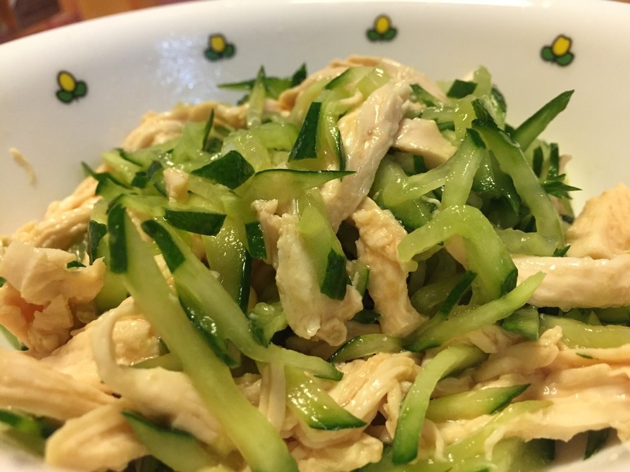 蒸し鶏ときゅうりの中華サラダの画像