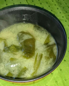 生わかめと玉ねぎの味噌汁