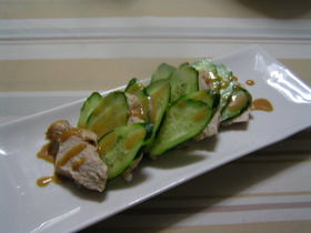 蒸し鶏のごまみそだれかけ