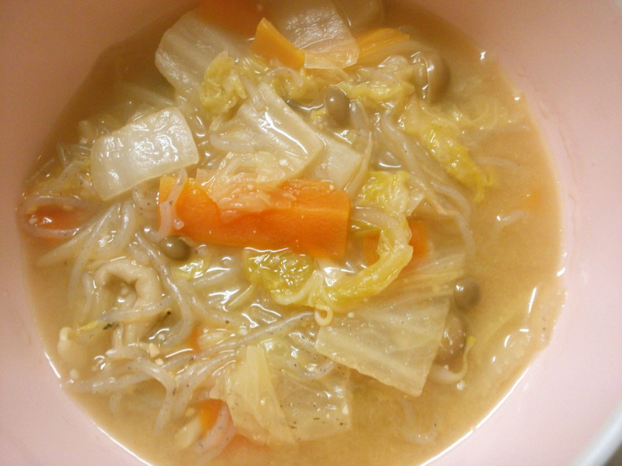 白菜と白滝もやしのスープ！味噌ラーメン風の画像