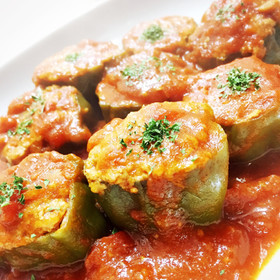 ピーマンの肉詰めトマト煮込み
