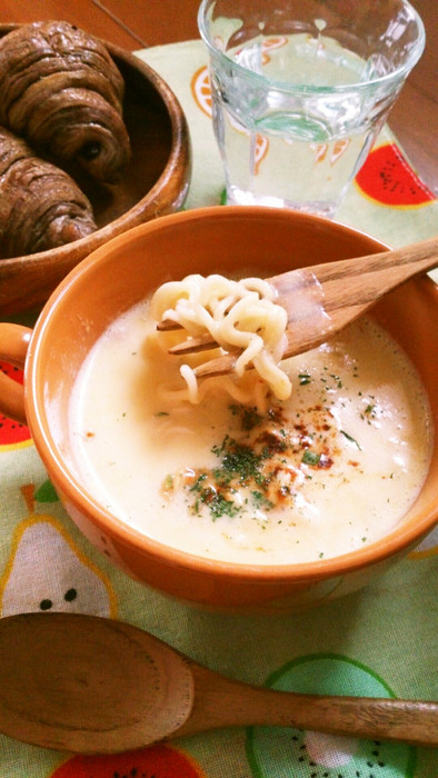 レンジで簡単☆コーンスープ味噌ラーメン。の写真
