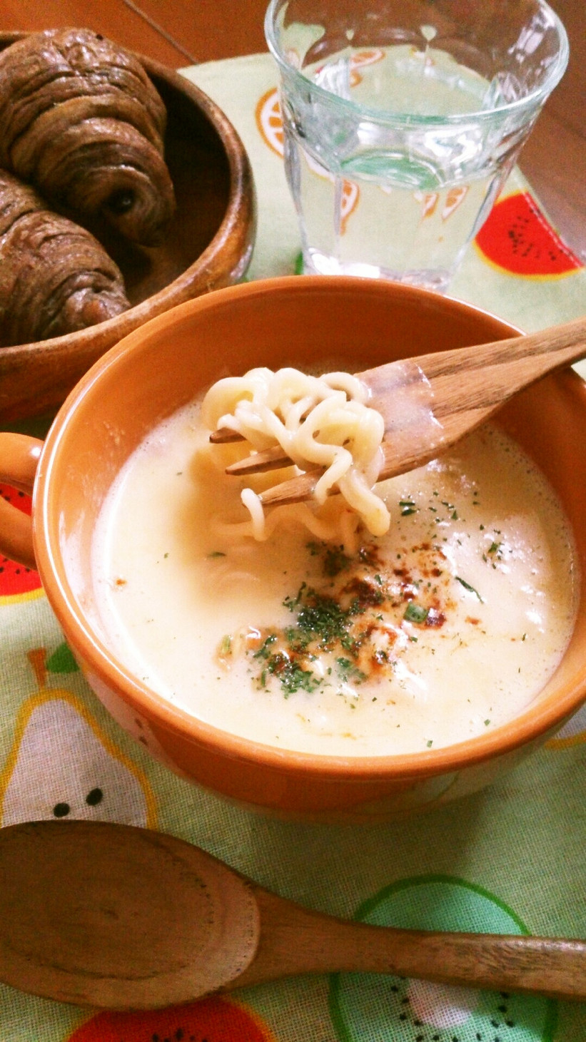 レンジで簡単☆コーンスープ味噌ラーメン。の画像