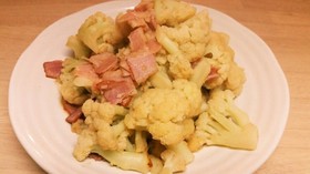 カリフラワーとベーコンのバター醤油炒め