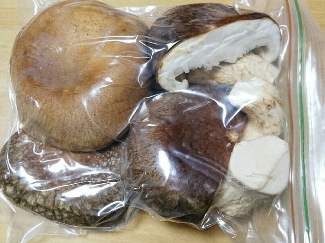 旨味がup 冷凍しいたけの作り方 レシピ 作り方 By Chico Co クックパッド 簡単おいしいみんなのレシピが352万品