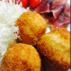 カニクリーム入りポテトコロッケ