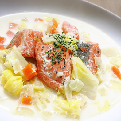 鮭と白菜の食べるミルクスープの写真