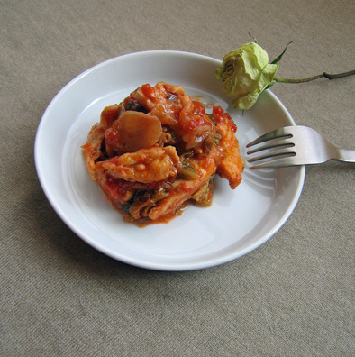 鶏胸肉と春キャベツのトマトソース煮の写真