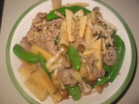 春の素材ときのこと豚肉のオイマヨ炒め