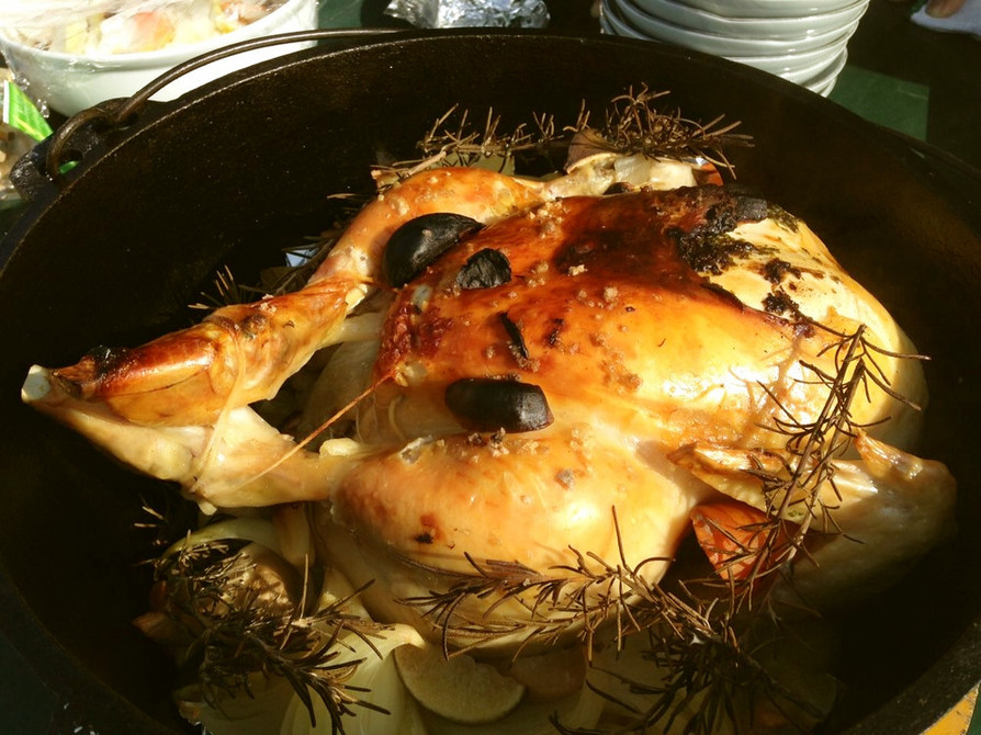 ダッチオーブンで丸鶏ハーブバターローストの画像