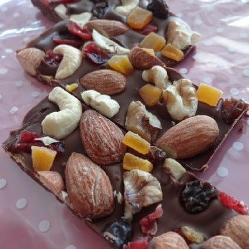 基本からアレンジまで！思わずつくりたくなる「チョコナッツバー」のレシピ集