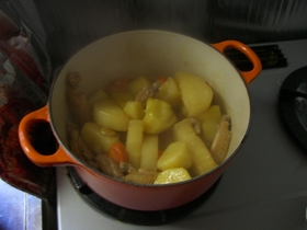 手羽中と根菜の煮物
