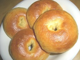 “朝食完結!食パン”でベーグル