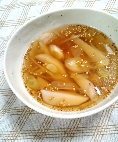 里芋と長ネギの醤油スープの写真
