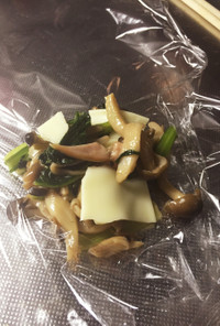 冷凍作り置き！小松菜とキノコのチーズのせ