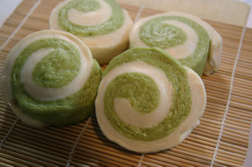 生イーストで作る2色の抹茶蒸しパン
