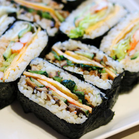 7種の具で恵方巻き「おにぎらず」