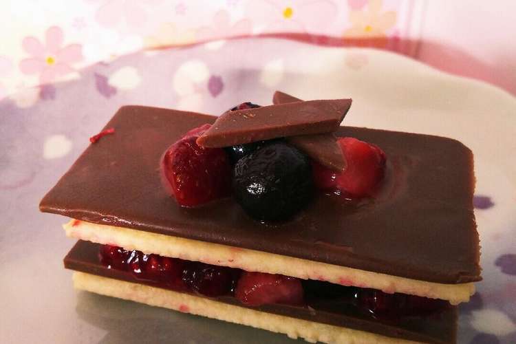 ラム酒とベリーとチョコのミルフィーユ風 レシピ 作り方 By 野良エもん クックパッド 簡単おいしいみんなのレシピが361万品