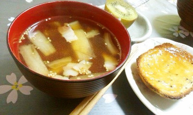 簡単♪白菜とベーコンの和風スープ☆の写真