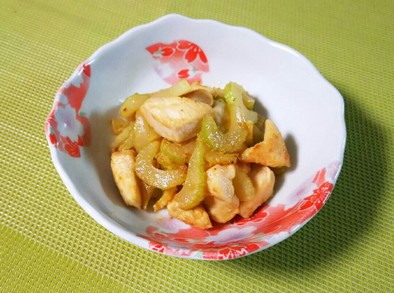 低糖質レシピ☆鶏肉とセロリの中華炒めの写真