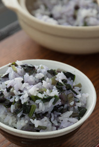 小さな土鍋で作る紫小松菜ごはん