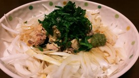 簡単ウマイ!新玉ねぎの鮭缶のっけ