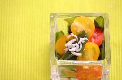 ミニトマトとわかめのサラダの写真