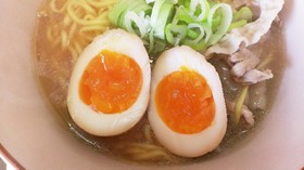 ラーメンによく合う半熟煮卵