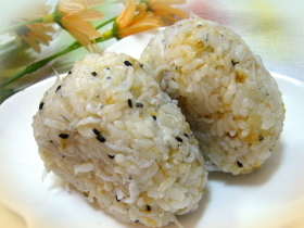 しらすおかかおにぎり