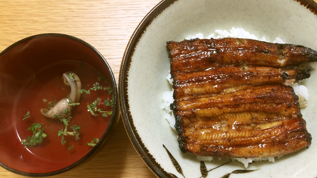 生うなぎでうな丼 グリルでの鰻の焼き方 レシピ 作り方 By しんぞう00 クックパッド 簡単おいしいみんなのレシピが356万品