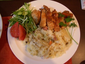 甘辛チキンとピラフのワンプレート