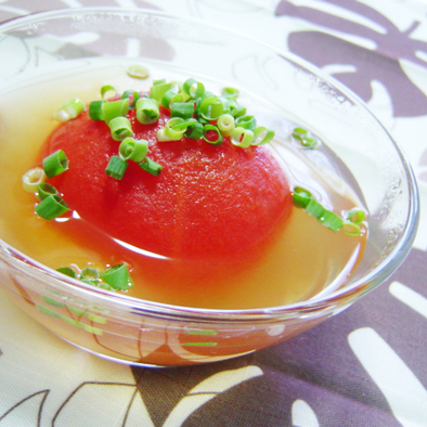 丸ごとトマトの和風スープの写真