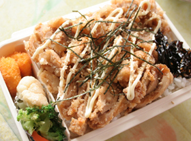 お助け弁当★冷凍カラアゲで「鶏カラ丼」