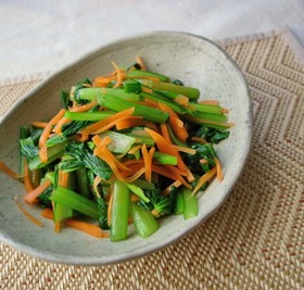 昆布だし香る!小松菜の浅漬け風サラダ