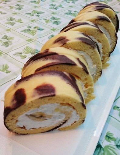 バナナロールケーキ(マンゴーソース入り)の写真