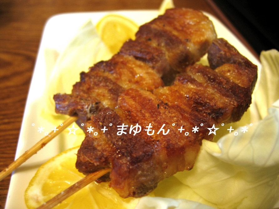 豚ばら肉の串焼きの画像