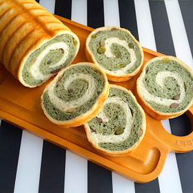 よもぎと4種の豆のうずまきラウンド食パン