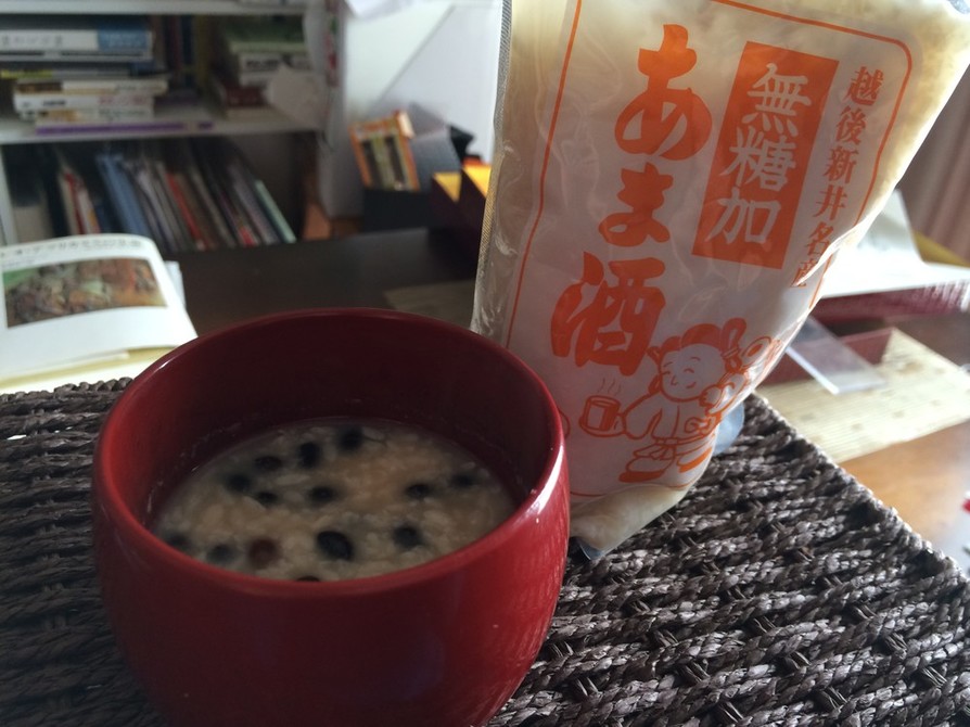 黒豆茶風味の甘酒の画像