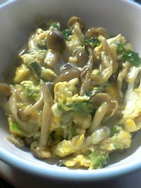 しめじと揚げ玉のきのこ丼