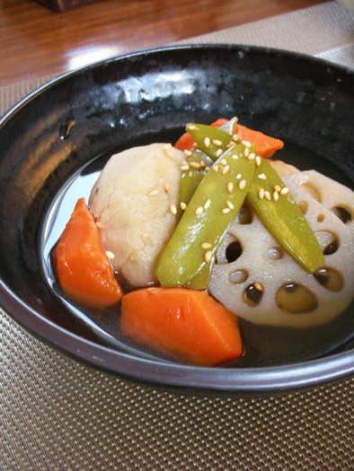 無農薬のヤツガシラ(里芋)と根菜の煮しめの写真