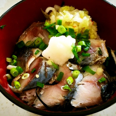 炙りしめ鯖丼（薬味たっぷり寿司飯で）の画像
